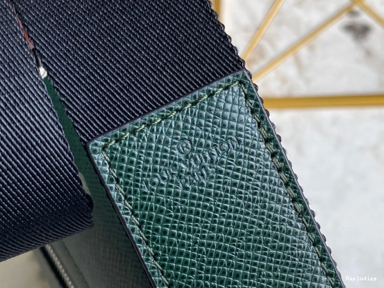 Repzbay VUITTON LOUIS DISTRICT PM 0821